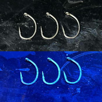 d792　フライフック　ケイムラ発光中